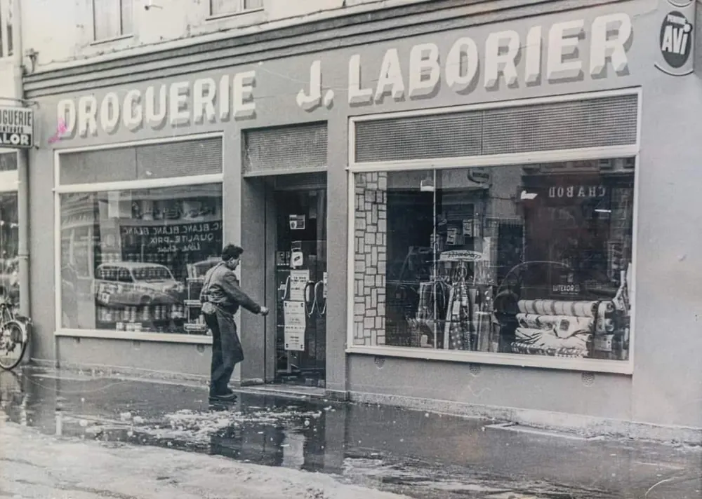La droguerie J. Laborier à Pontarlier, photo d'archive